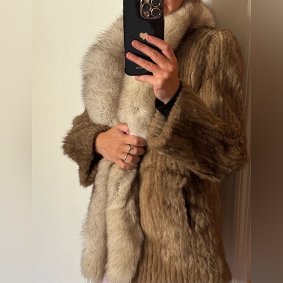 Brown stripped mink fur jacket coat with blue Fox trim - Picture 8 of 16